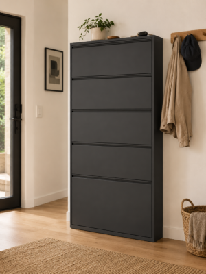 Mueble zapatero negro en pasillo